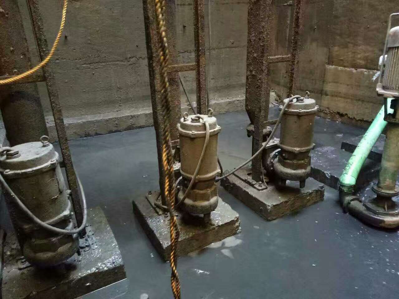 永福污水池清理