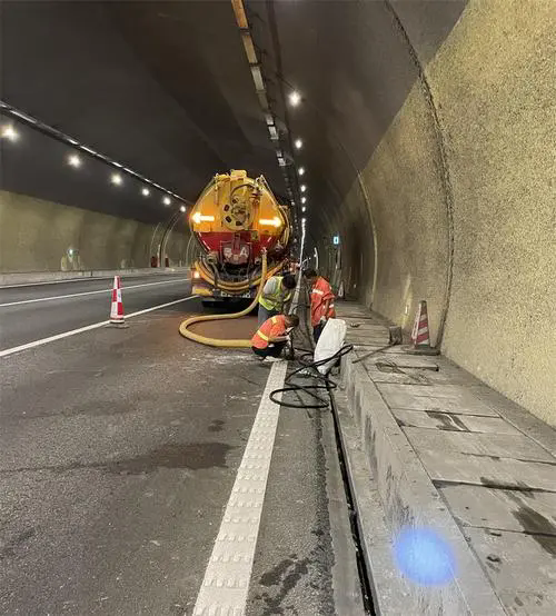 永福隧道排水渠清淤